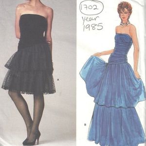 Könnte beinhalten: Vogue Patterns American Designer Schnittmuster 1623 für ein trägerloses Kleid mit einem mehrlagigen Rock. Das Schnittmuster stammt aus dem Jahr 1985.