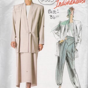 Könnte beinhalten: Ein Vintage-Schnittmuster von Vogue Patterns, das eine Frau in einem beigen Anzug und eine Modeillustration zeigt. Das Muster trägt die Bezeichnung "Individualist" und enthält die Brustweite von 86 cm. Das Muster stammt aus dem Jahr 1987.