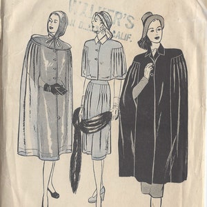 Puede incluir: Patrón de costura vintage para una capa, con tres estilos diferentes. El patrón es de Butterick, número de patrón 4141, talla mediana 16-18. El patrón es para una capa con capucha, una capa con cuello y una capa con cuello de chal.