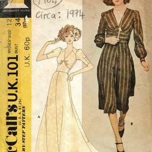 Puede incluir: Patrón de costura vintage McCall's para un vestido, número de patrón 101, talla 12, busto 87 cm, talla UK 60p. El patrón está fechado en 1964 y alrededor de 1974. El patrón muestra dos ilustraciones de mujeres usando el vestido.