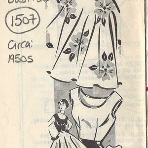 Puede incluir: Un patrón de costura vintage para un vestido, talla 20, con estampado floral. El patrón es de Sew-Rite y está perforado. El patrón es para un vestido con un corpiño ajustado y una falda completa. El patrón es de la década de 1950. El número de patrón es 1429.