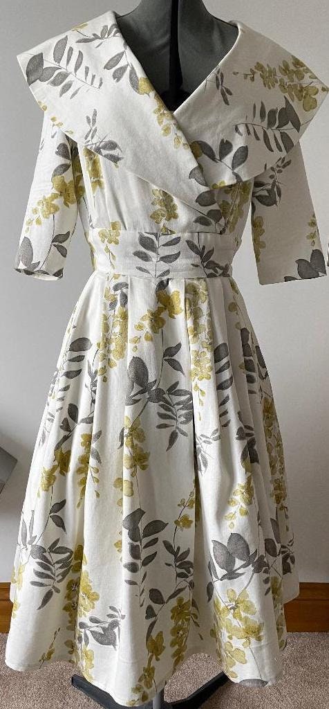 1950s Vintage Sewing Pattern B38 DRESS (1020) Butterick 9100 1950s Vintage Sewing Pattern B38 DRESS (1020) Butterick 9100