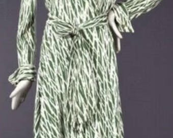 1976 Vintage VOGUE Sewing Pattern WRAP DRESS B34″ (1904) Diane Von Furstenberg Vogue 1549