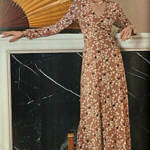 1976 vintage VOGUE Couture Modèle WRAP ROBE B36 1890 Diane Von Furstenberg Vogue 1549 image 7