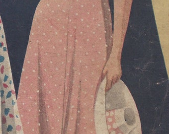 Könnte beinhalten: Eine Vintage-Illustration einer Frau in einem rosa Kleid mit weißen Punkten und einem weißen Hut. Das Kleid hat eine Schleife in der Taille und Puffärmel. Die Frau steht auf einem dunklen Hintergrund.
