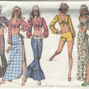 Peut inclure: Cinq patrons de couture différents pour des vêtements féminins. Les patrons sont pour un haut court et un pantalon, un haut court et une jupe, un haut court et un short, un haut court et une jupe portefeuille, et un haut court et une longue jupe. Les patrons datent de 1971.
