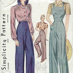 Peut inclure: Un patron de couture Simplicity vintage de 1940, mettant en scène deux femmes portant des pantalons larges de styles différents. Le numéro du patron est 3322 et la taille de poitrine est 40. Le patron est imprimé sur un fond blanc avec du texte noir.