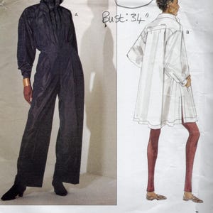 Könnte beinhalten: Vogue Patterns Designer Original Schnittmuster mit zwei Issey Miyake Designs. Das Muster beinhaltet einen Overall und einen langen weißen Mantel. Der Brustumfang beträgt 86 cm.