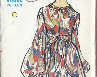 1969 Vintage VOGUE Sewing Pattern DRESS B36 (1505) By Vogue 7675