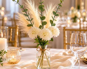 Mini centre de table floral blanc avec vase, composition pampas et chrysanthèmes, décoration de table moderne pour événements, dîners, décoration intérieure