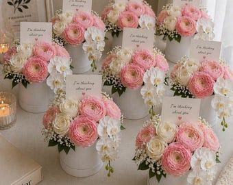 Boîte à fleurs rose poudré avec roses blanches, cadeau romantique de luxe, composition florale élégante, cadeau pour elle, décoration de douche nuptiale