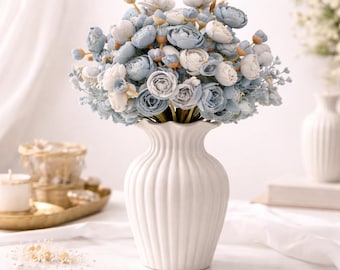 Vase pour centre de table de mariage avec fleurs artificielles, arrangement de renoncules bleues, décoration de table, centre de table floral pré-arrangé, décoration d'événement