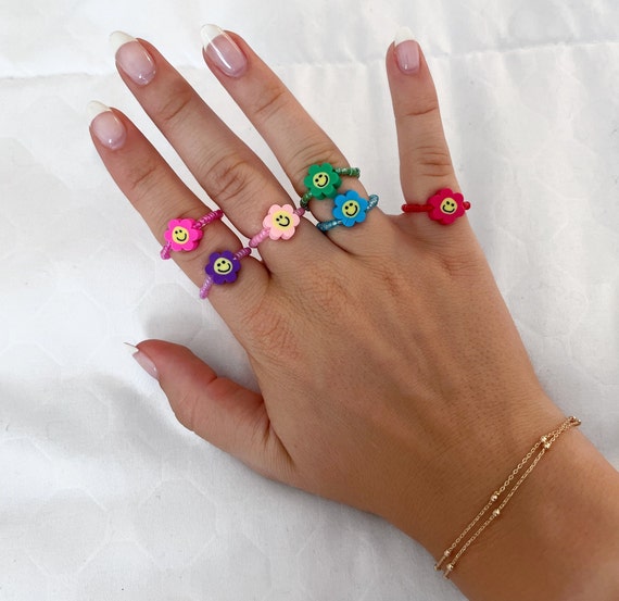 Smiley flower ring deals
