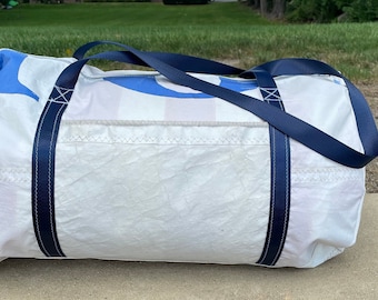 Duffel bag made from recycled sail