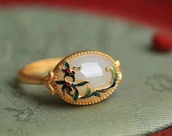 Bague réglable or plaqué brossé, avec pierre cabochon de jade serti emaillage