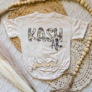 Mono corto o camiseta infantil con estampado de camuflaje de patos. imagen 4