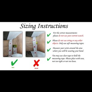 K&ouml;nnte beinhalten: Ein Diagramm, das die richtige und die falsche Art zeigt, wie man das Handgelenk f&uuml;r ein Uhrenarmband misst. Die richtige Methode ist, das Handgelenk mit einem weichen Ma&szlig;band zu messen, w&auml;hrend die falsche Methode darin besteht, das Handgelenk mit einer Schnur oder einer Uhr zu messen. Der Text lautet: "F&uuml;r die korrekten Messungen verwenden Sie bitte nicht Ihre aktuelle Uhr. Verwenden Sie bitte keine Schnur oder andere Gegenst&auml;nde. Verwenden Sie nur weiche Ma&szlig;b&auml;nder. Messen Sie Ihr Handgelenk an der Stelle, an der Sie das Armband tragen werden. Sie k&ouml;nnen transparentes Klebeband verwenden, um das Ma&szlig;band zu fixieren. Bitte legen Sie es locker an, nicht zu fest und nicht zu locker."