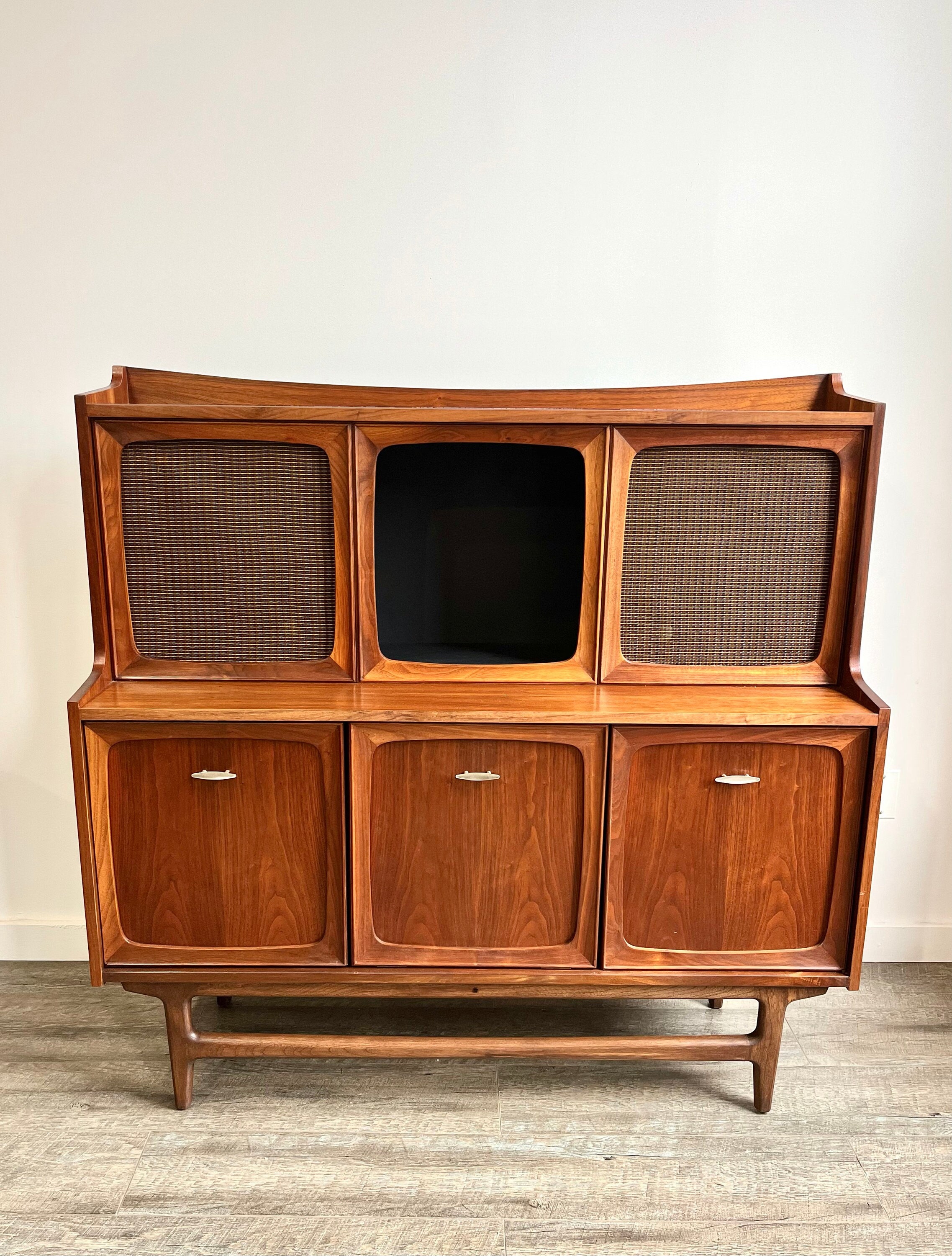 AVAILABLE Mid-century Victorla RCA Victor Gutted Record Player/bar