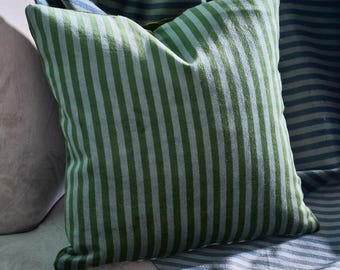 DISPONIBLE 16x16 Rayas Verdes y Azules/ Terciopelo Verde con Cremallera de Latón Mostaza