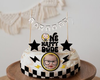 One Happy Dude 1er anniversaire Décoration de gâteau imprimable Centre de table Décoration Cool Boy Rock Roll Party Rad Damier noir Groovy Retro Cbby01