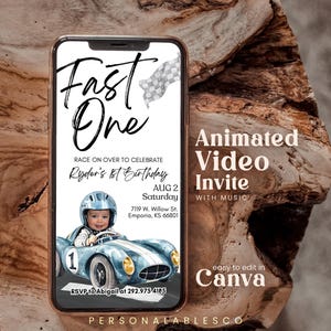 Bewerkbare Fast One Race Car 1e verjaardag geanimeerde uitnodiging met foto personalables Blue Car First Lap Racing geanimeerde mobiele uitnodiging Rcbr01