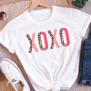 XOXO Valentijnsdag luipaardprint png-sublimatie, knuffels en kusjes, roze Valentijnsdag ontwerp, luipaard luipaardprint XOXO