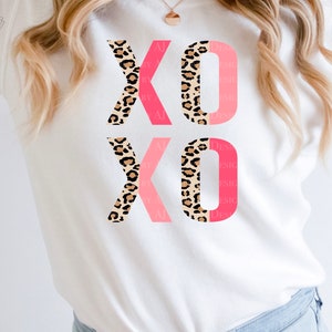 XOXO Leopard Print Hugs & Kisses PNG Sublimation, Valentinstag XOXO Sublimations-Shirt Design