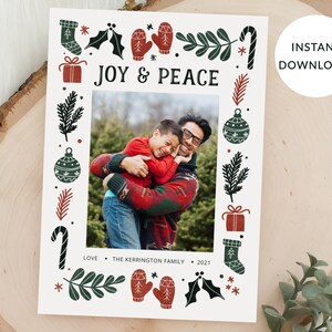 Weihnachtsfotokartenvorlage, Joy and Peace Doodles Rot, Grün, Feiertagsfotokarte, Einzelfoto, Vorder- und Rückseite enthalten, Corjl