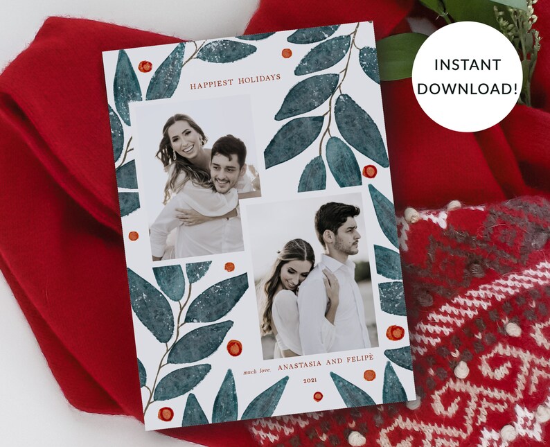Peut inclure: Une carte de v&oelig;ux blanche avec un motif aquarelle de feuilles vertes et de baies rouges. La carte pr&eacute;sente deux photos d'un couple, avec le texte "Happiest Holidays" et "Anastasia et Felipe" en rouge. L'ann&eacute;e 2021 est &eacute;galement incluse en rouge.