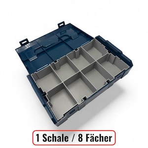 Könnte beinhalten: Eine offene, dunkelblaue Kunststoff-Aufbewahrungsbox mit acht grauen Fächern. Der Deckel ist teilweise geöffnet und gibt den Blick ins Innere frei. Der Text "1 Schale / 8 Fächer" befindet sich in einem roten Rechteck am unteren Rand.