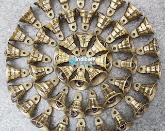 25 pequeñas campanas colgantes de latón de la India, campanas con forma de garra de elefante, campanas antiguas vintage, campanas de boda de IndiBell Studio