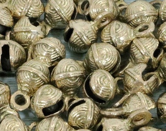 Mini grelots de traîneau en laiton LINES en gros pour l'artisanat, la fabrication de bijoux, les cloches décoratives de projet de bricolage