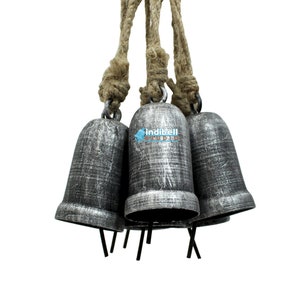 10 carillons éoliens accroche-porte Witch Witches Bells | Guirlande de Noël artisanale en argent antique faite main, fournitures de guirlande de vache en métal sur corde de jute