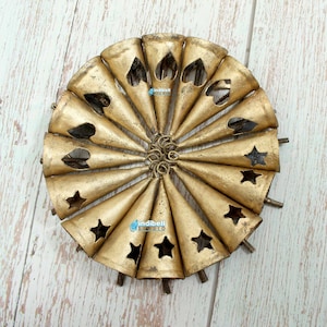 24 rustikale Blechherz Kuhglocken Windspiele | Metall Pentagramm Glöckchen | Dreieckige Kegelglöckchen | Weihnachtsdekor