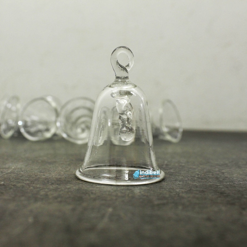 12 glasklockor, solfångare, klockor, 5 cm kristallklara, handblåsta, heminredning, hantverksklockor bild 8
