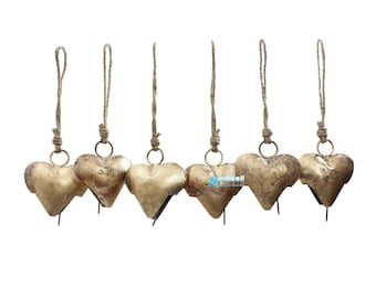 8 rustieke tinnen koebellen hart Valentijnscadeaus / hangende gezwollen metalen harten voor ornamenten, deuren, kransen en slingers