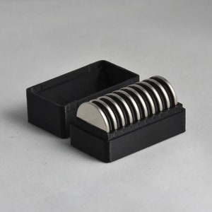 CR2025 Battery Storage Box