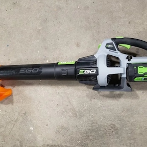 Accessorio per la pulizia delle grondaie con soffiatore per foglie Ego Power+