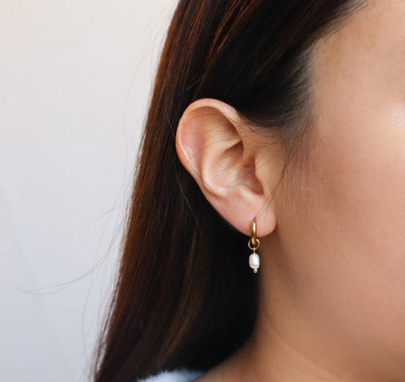 Small dangle 2024 pearl earrings