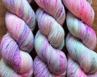 Sugar Plum Fairy / Sock yarn / fingering weight / merino nylon / Christmas / The Selkie's Skein