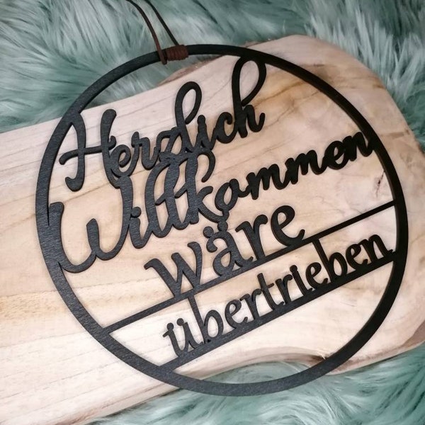 Türschild "Herzlich Willkommen wäre übertrieben" / Holzschild / Lustiges Geschenk für Freunde