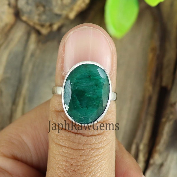 Raw Emerald Ring, Sterling Silver Ring, Oval Gemstone Ring, Unique Vintage Emerald Ring, Boho Statement Ring, Emerald Ring, Women Gift Ring