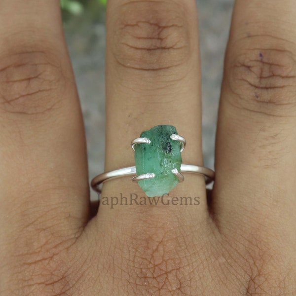 Raw Emerald Ring, Sterling Silver Ring, Raw Stone Ring, Healing Crystal Ring, Raw crystal Ring, Emerald Ring, Rings for Women,Christmas Gift