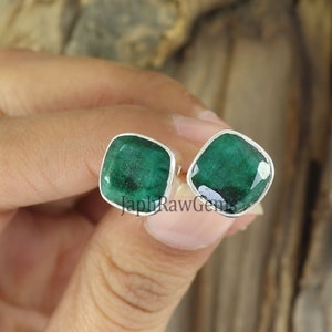 Emerald Stud, 925 Silver Stud, Raw Emerald Earring, Raw Crystal Earring, Ear Pin Stud, Unique Vintage Emerald Stud , Green Stone Earring