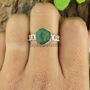 Raw Emerald Ring, 925  Silver Ring, Healing Crystal Ring ,Cuben Ring, Crystal Raw Ring, Emerald Ring, Gift for Her, Rings for Women