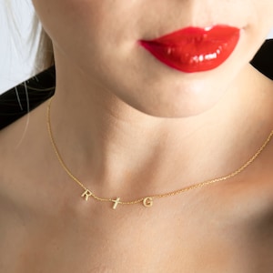 Colar com inicial e cruz em ouro, colar com inicial em ouro 14k personalizado, colar com cruz em ouro personalizado, colar com letras personalizadas, presente de Natal