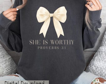 Archivo PNG de lazo «Ella es digna», Camiseta cristiana para mujer, PNG de afirmación, Escritura femenina y linda, PNG de lazo cristiano, Versículo bíblico