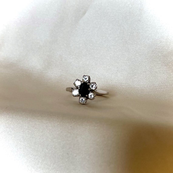 Immaculate Vintage Dark Blue Sapphire 18ct White … - image 9