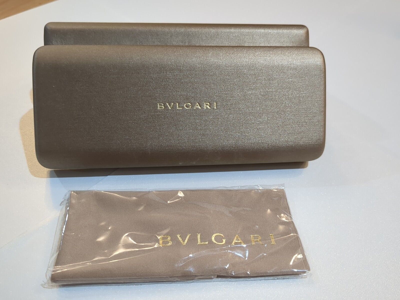BVLGARI Sunglass Eyeglass Case Medium Authentic Clamshell BVLGARI Sunglass Eyeglass Case Medium Authentic Clamshell