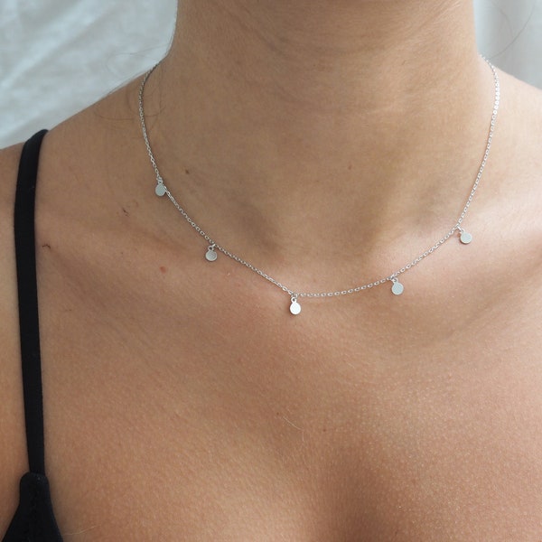 Dainty Circle Disc Choker